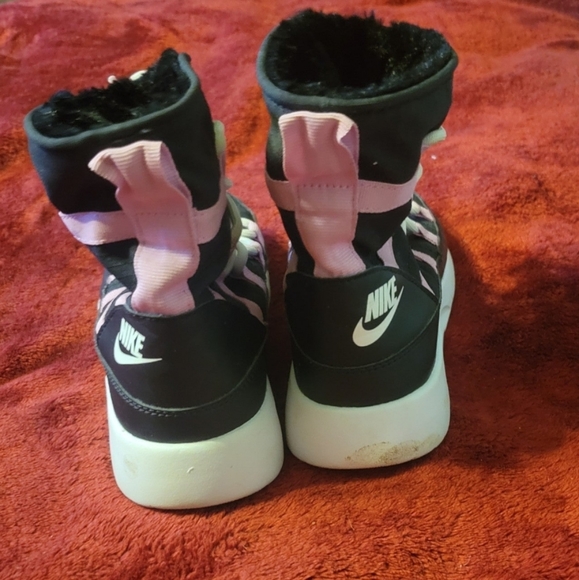 Nike Venture Black Pink Faux Fur Lining Youth Boots Shoe sz 3.5 - Picture 6 of 8